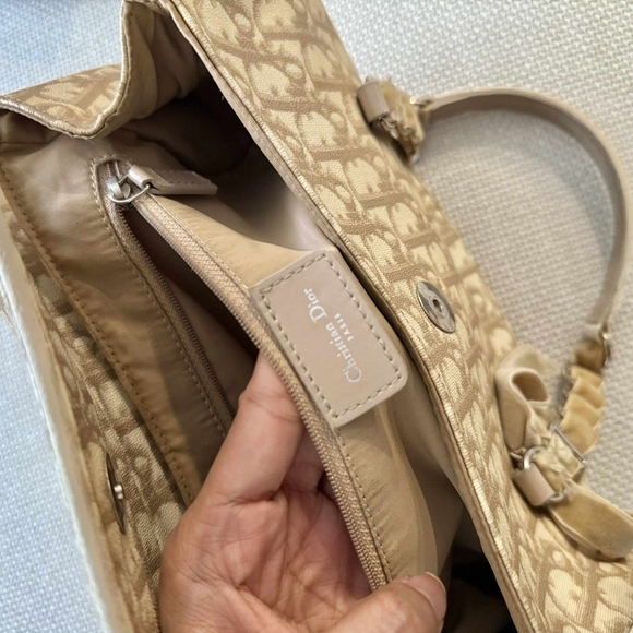 Dior Romantique Handbag - Picture 11 of 16